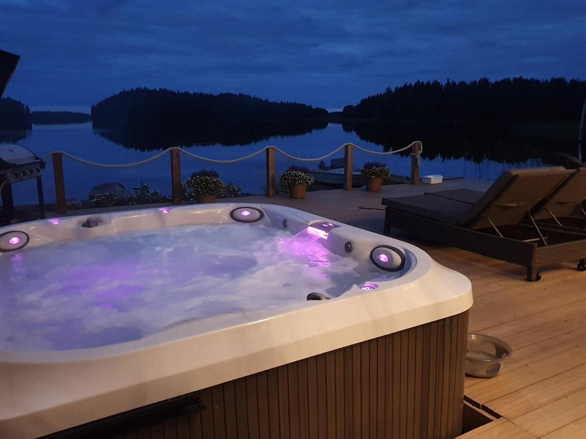 Stunning Log Cabin 45M2 On The Shore Of Kallavesi. Kuopio Buitenkant foto